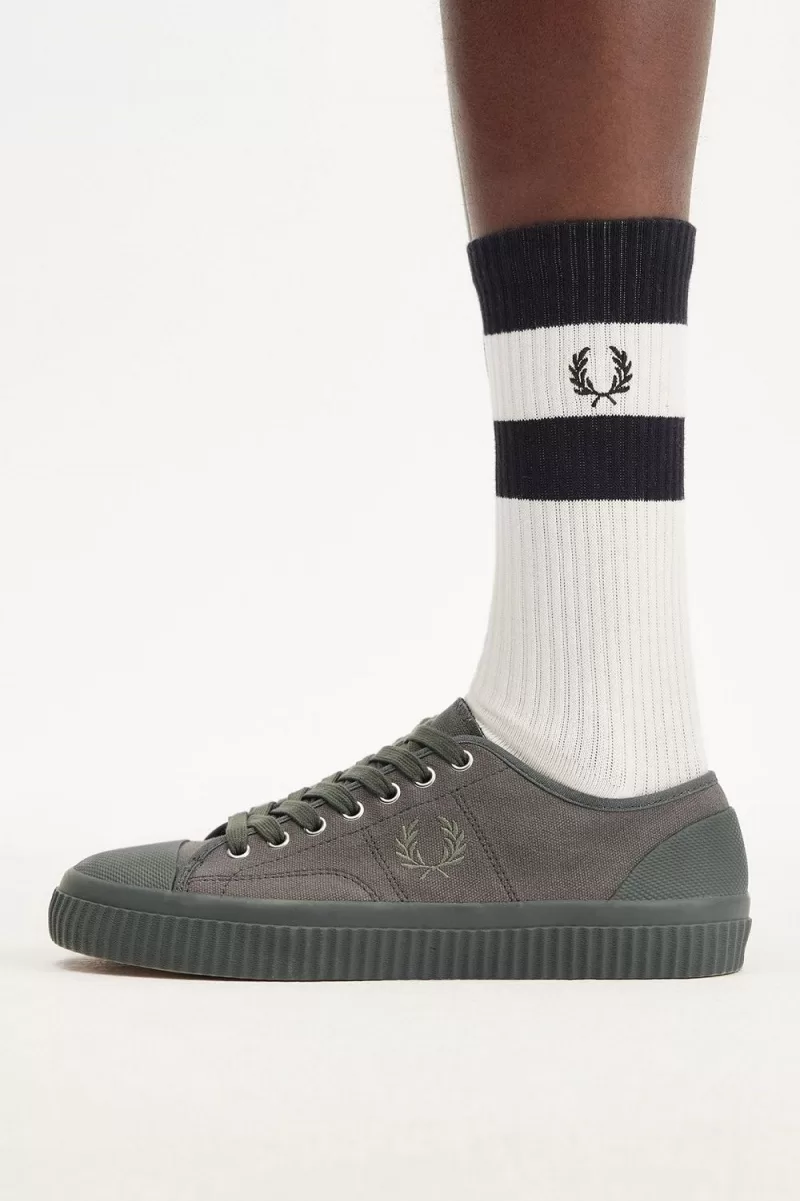 Fred Perry Low Hughes Men’s Plimsolls Field Green Warm Grey KDSNL2450 Fred Perry Low Hughes Men’s Plimsolls Field Green Warm Grey KDSNL2450