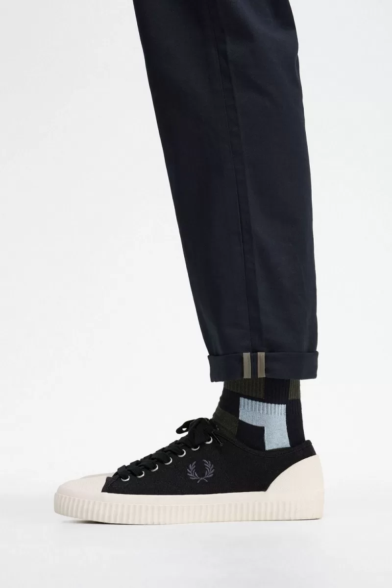 Fred Perry Low Hughes Women’s Plimsolls Black Gunmetal CXVAF1642 Fred Perry Low Hughes Women’s Plimsolls Black Gunmetal CXVAF1642